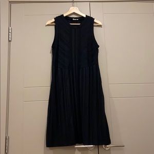 Black Sleeveless Shiftdress